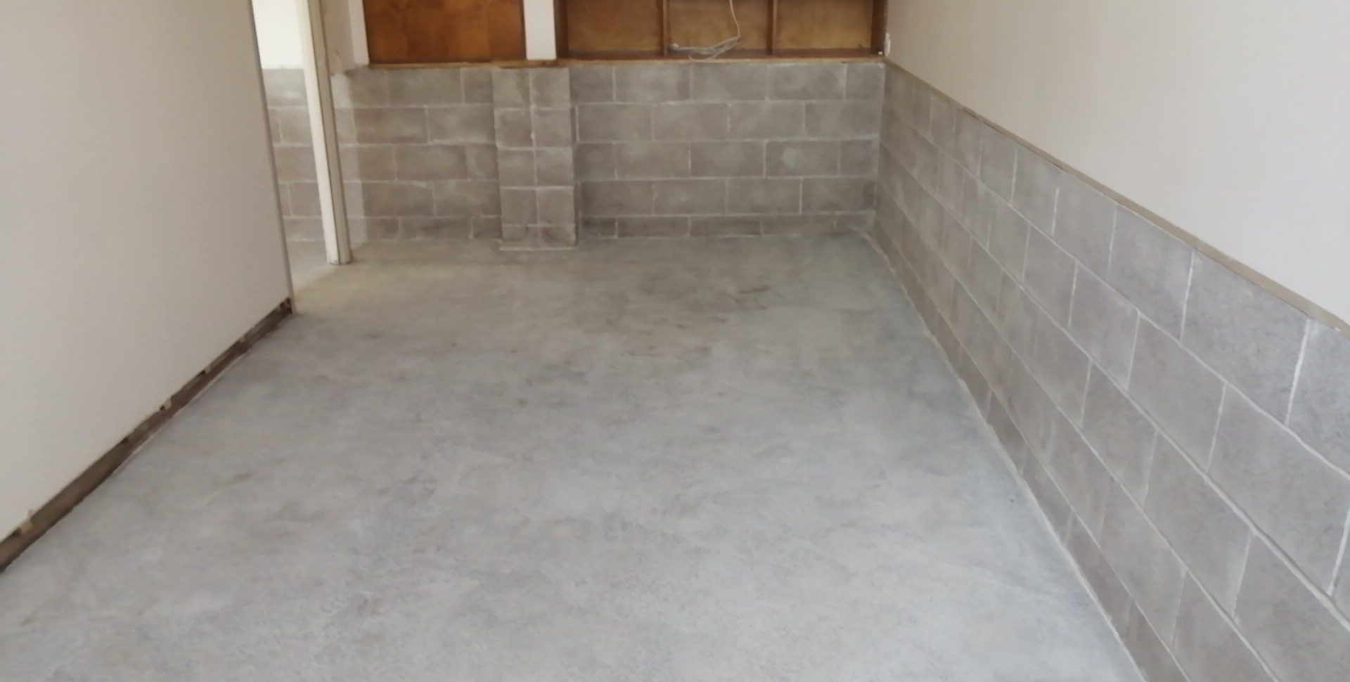 Leveling concrete floors for a smooth surface